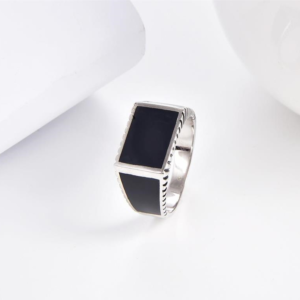 bague rectangulaire à émail noir