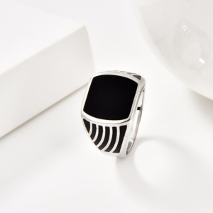 bague à émail noir avec ondulations