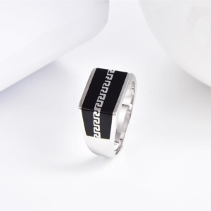 bague à émail et motif romain