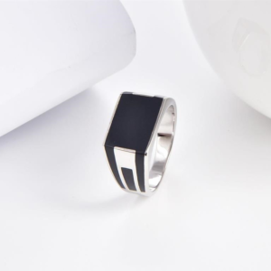 bague rectnagulaire à émail noir