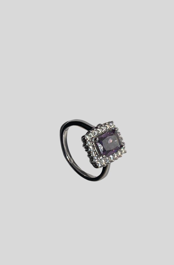 bague rectangulaire en violet
