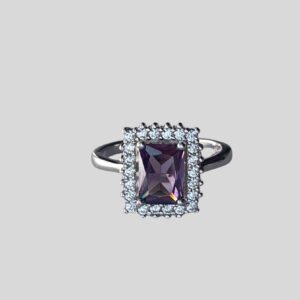 bague rectangulaire en violet